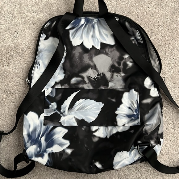 TUMI flower print Luggage Pack, NWOT - Picture 6 of 8